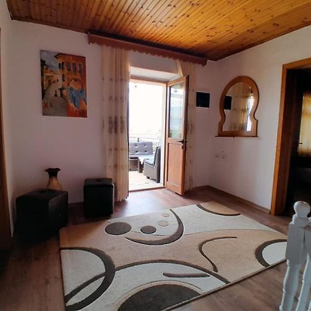 Guest House Ejona Gjirokastër Esterno foto