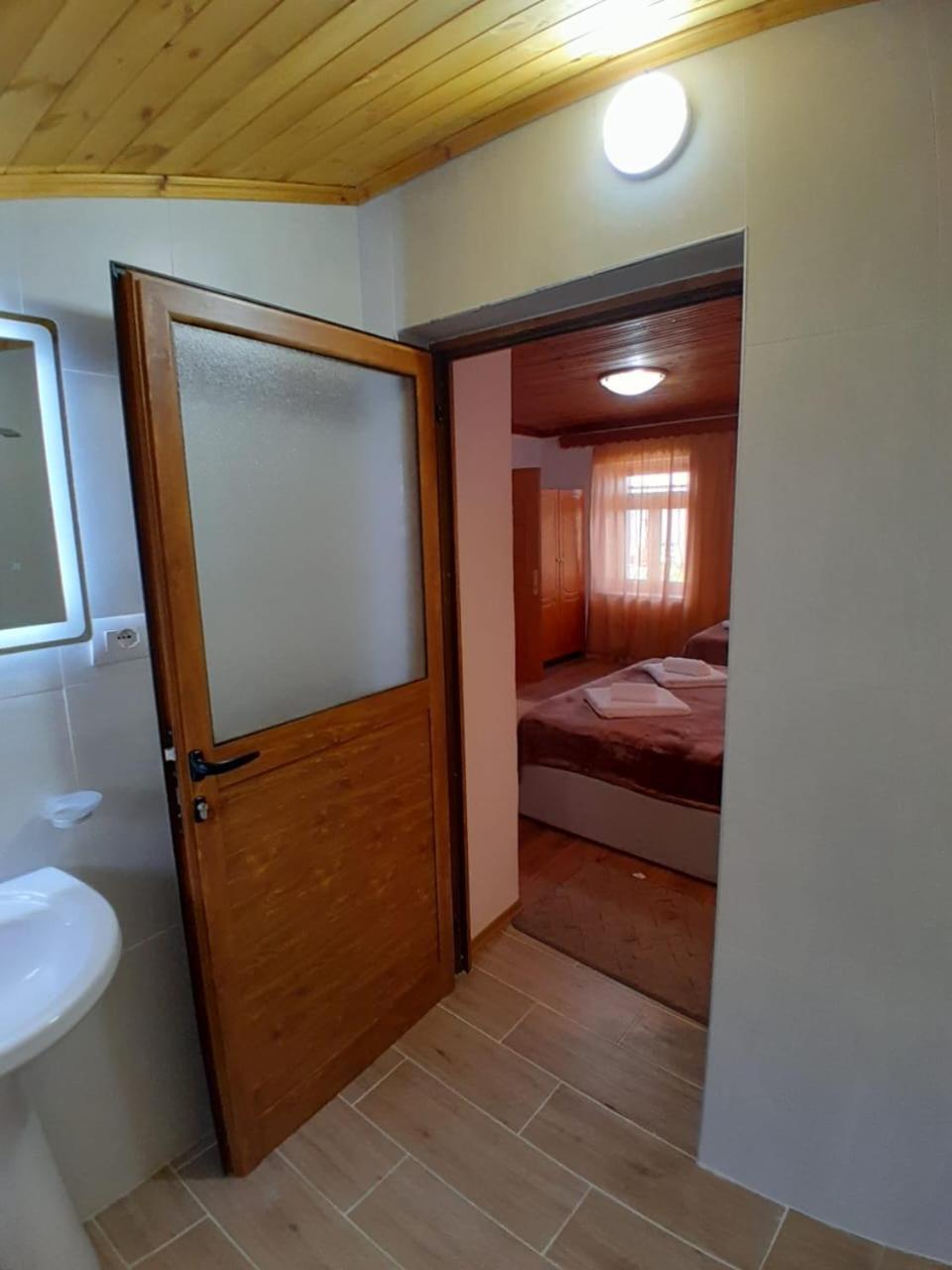 Guest House Ejona Gjirokastër Esterno foto