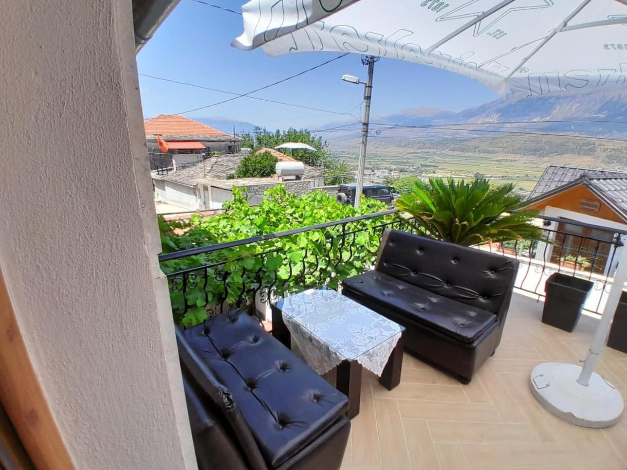 Guest House Ejona Gjirokastër Esterno foto
