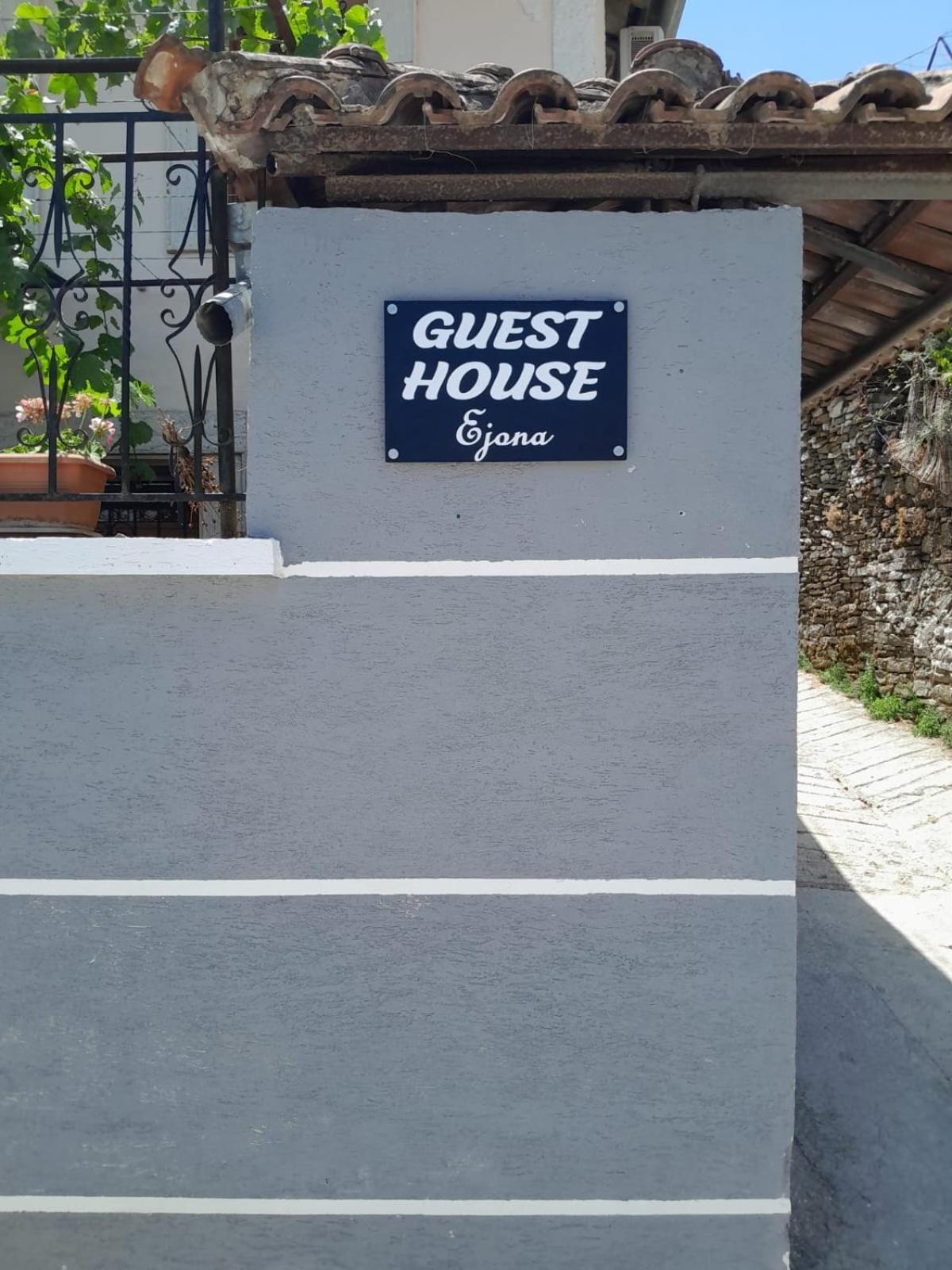 Guest House Ejona Gjirokastër Esterno foto