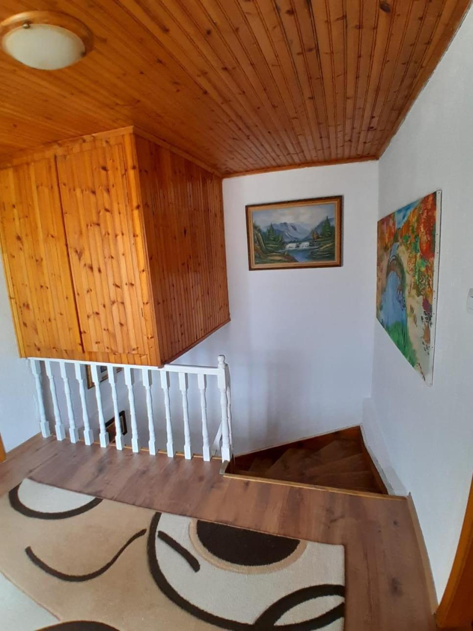 Guest House Ejona Gjirokastër Esterno foto